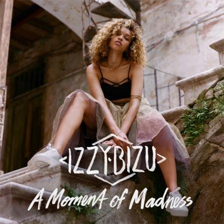 IZZY BIZU - A MOMENT OF MADNESS [딜럭스 에디션]